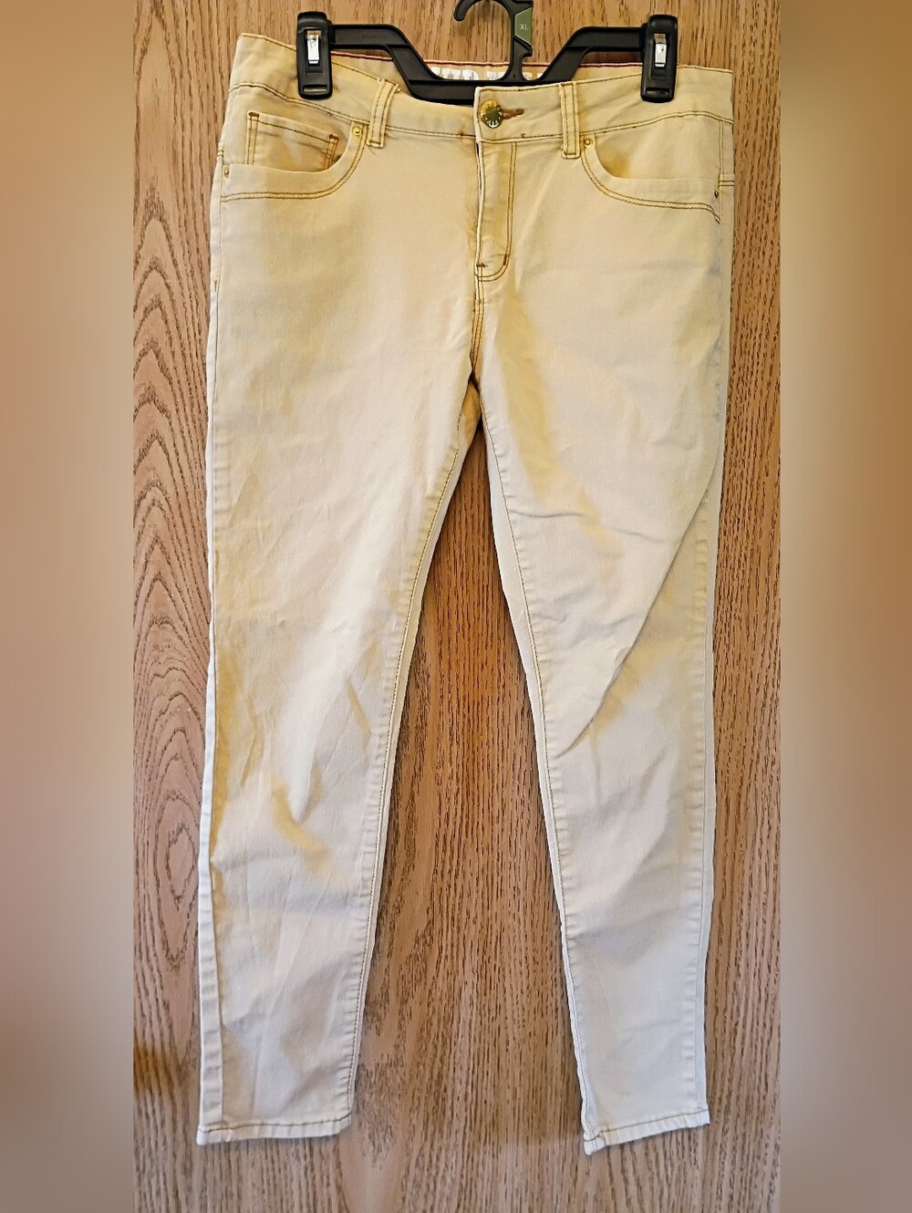 VIP Skinny Jeans in Light Beige